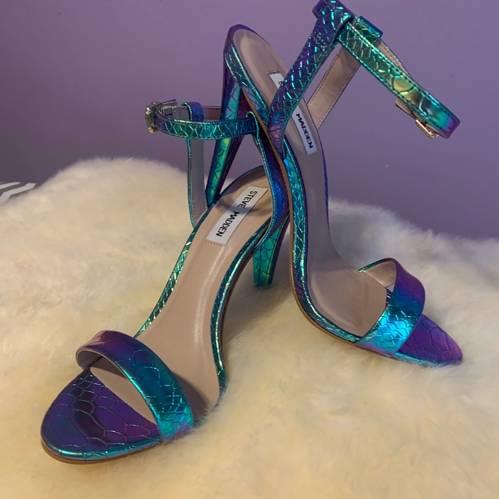 Show stopping mermaid / iridescent color heels